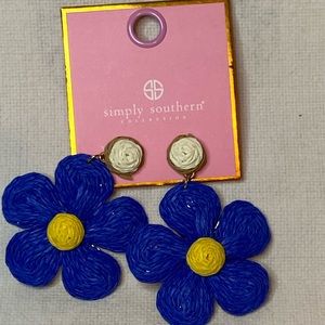 New Simply Southern Blue Daisy Earrings